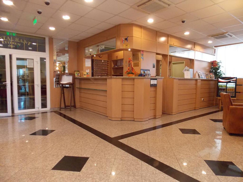 فندق زيجلو بودابست